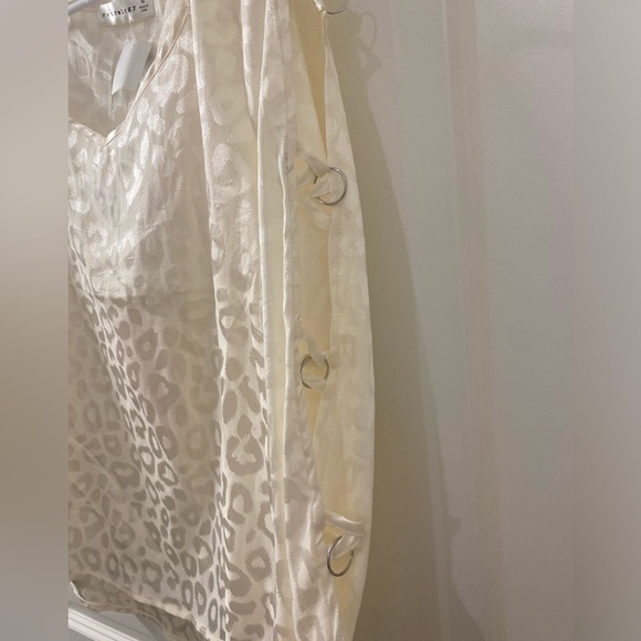NWT Retrology Cheetah Print White Blouse with Cage Sleeves medium - Picture 3 of 8
